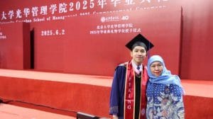 Wisuda Anak Khofifah