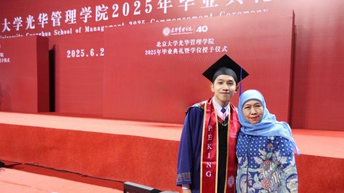 Wisuda Anak Khofifah