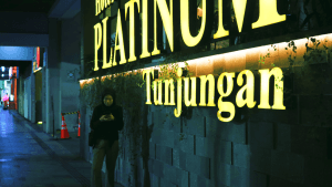 Tunjungan Street di Malam Hari, Gemerlap Kota yang Tak Pernah Tidur