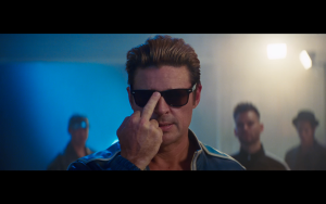 Karl Urban Tunjukkan Aksi Perdana sebagai Johnny Cage di Trailer Mortal Kombat 2