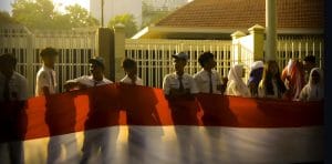 Bendera merah putih, Pelajar Surabaya Ukir Rekor Dunia.