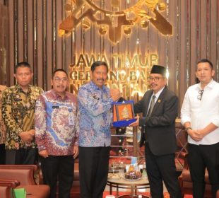 https://beritaadikara.com/dprd-jawa-timur-…kan-produk-hukum/