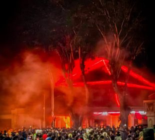 https://beritaadikara.com/massa-demonstras…di-dibakar-massa/