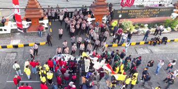 https://beritaadikara.com/surabaya-melawan-demo-mahasiswa-gelar-aksi-tolak-rkuhap-dan-proyek-penulisan-ulang-sejarah/