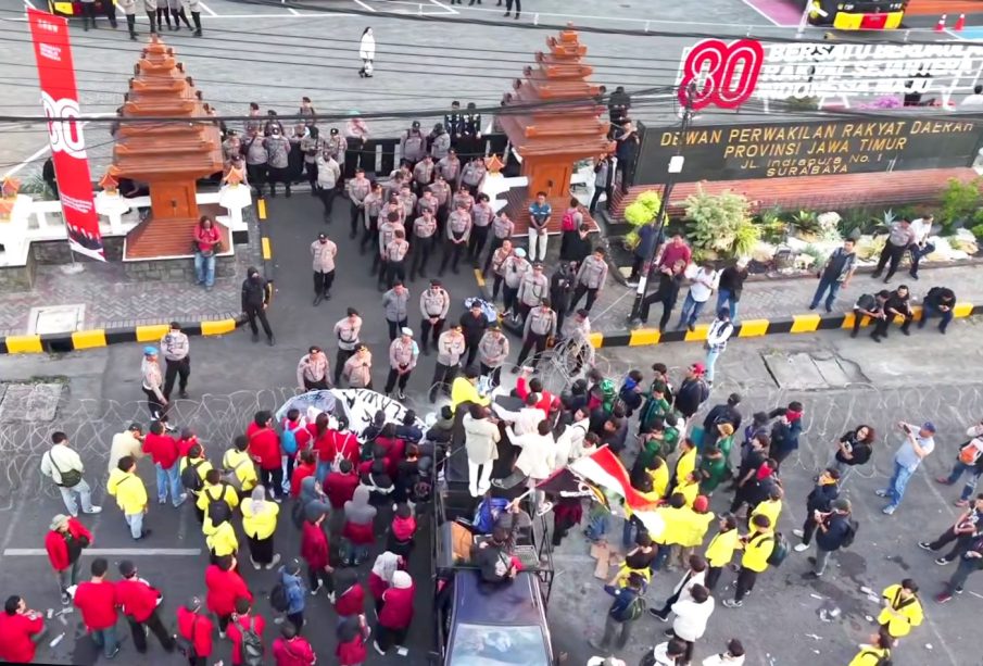 https://beritaadikara.com/surabaya-melawan-demo-mahasiswa-gelar-aksi-tolak-rkuhap-dan-proyek-penulisan-ulang-sejarah/