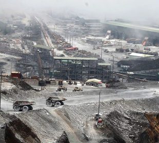 https://beritaadikara.com/malam-longsor-di-grasberg-7-pekerja-terjebak-upaya-penyelamatan-berlanjut/