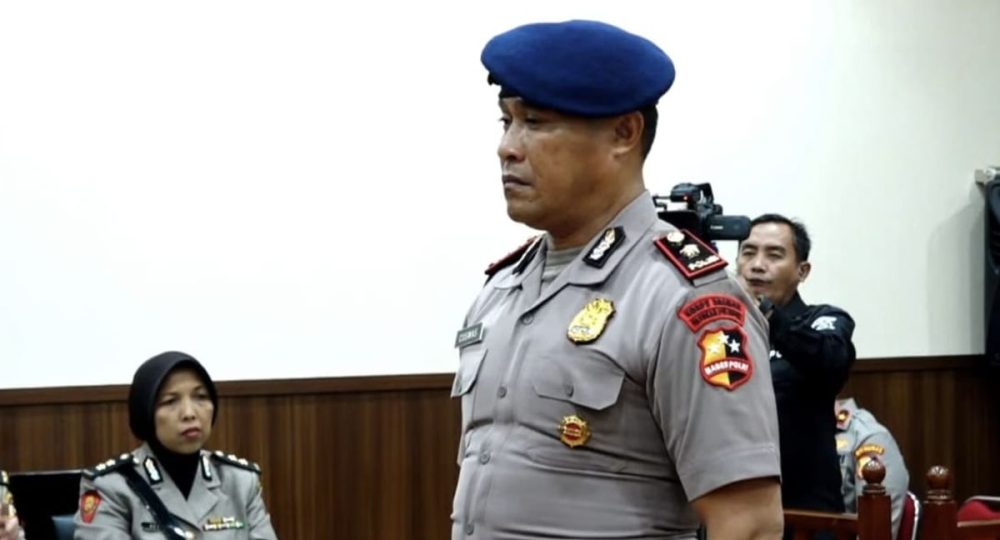 https://beritaadikara.com/kompol-cosmas-k-gae-dipecat-tak-hormat-usai-kasus-affan-kurniawan/