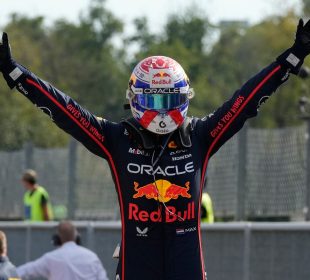 https://beritaadikara.com/max-verstappen-kuasai-monza-mclaren-diwarnai-drama-team-order/