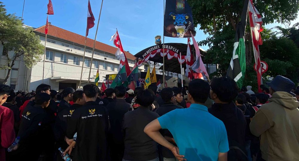https://beritaadikara.com/cipayung-plus-ge…-pada-demonstran/