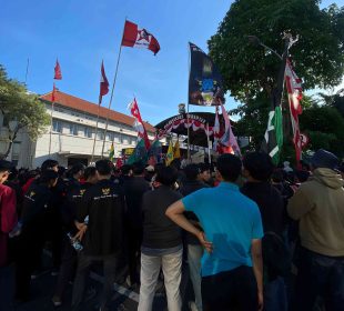 https://beritaadikara.com/cipayung-plus-ge…-pada-demonstran/