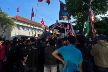 https://beritaadikara.com/cipayung-plus-ge…-pada-demonstran/