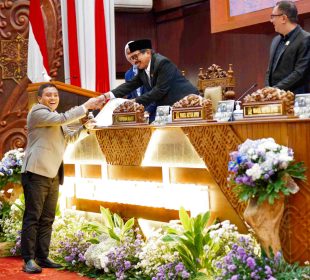https://beritaadikara.com/fraksi-pks-jatim…pencabutan-perda/