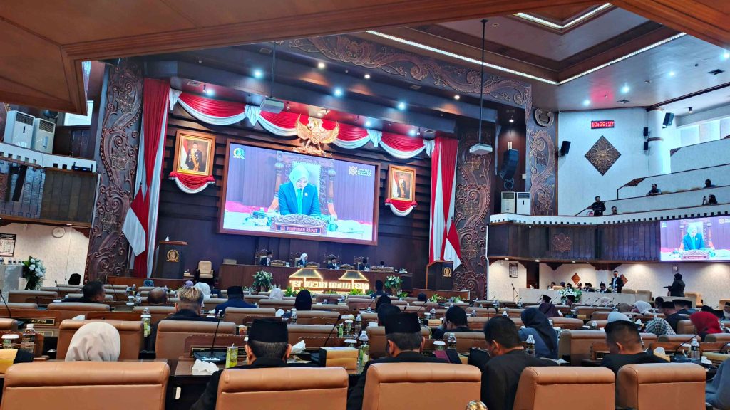https://beritaadikara.com/meski-mbg-biaya-…im-tidak-berdiam/