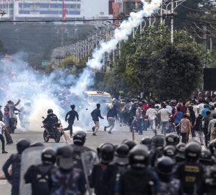 https://beritaadikara.com/nepal-bergolak-gen-z-lawan-larangan-media-sosial-puluhan-nyawa-melayang/