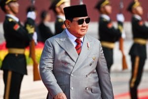 Kunjungan Presiden Prabowo ke China: Diplomasi Strategis di Tengah Krisis Domestik