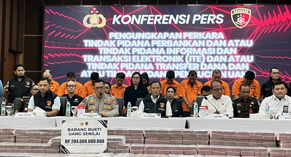 https://beritaadikara.com/skandal-pembobolan-rekening-dormant-rp-204-miliar-bareskrim-tetapkan-9-tersangka/