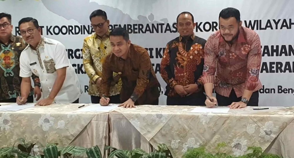 https://beritaadikara.com/dukung-komitmen-…uluh-antikorupsi/