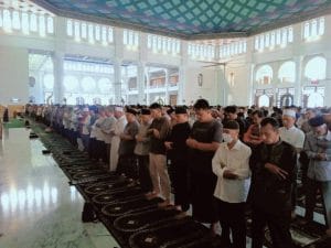 Ribuan Jemaah Al Akbar Gelar Shalat Jenazah Massal untuk Korban Tragedi Ponpes Al Khoziny