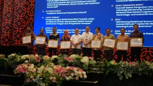 Pemprov Jatim Raih Penghargaan BRIN 2025 atas Keberhasilan Menyelesaikan Permasalahan Daerah