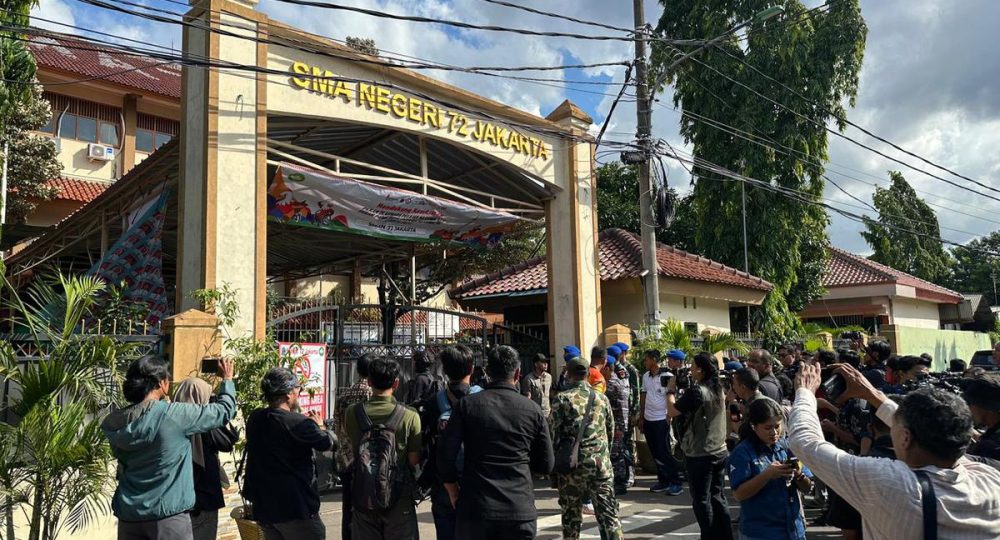 https://beritaadikara.com/tragedi-teror-bom-di-sekolah-54-korban-luka-usai-ledakan-guncang-sma-72-jakarta/