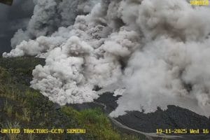 Gunung Semeru Meletus Lagi, Warga Dievakuasi & Peringatan Tinggi Diterbitkan