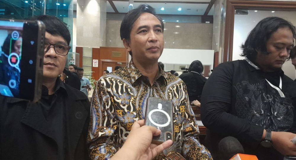 https://beritaadikara.com/dpr-dorong-revisi-menyeluruh-uu-hak-cipta-royalti-hingga-karya-ai-jadi-fokus-pembahasan/