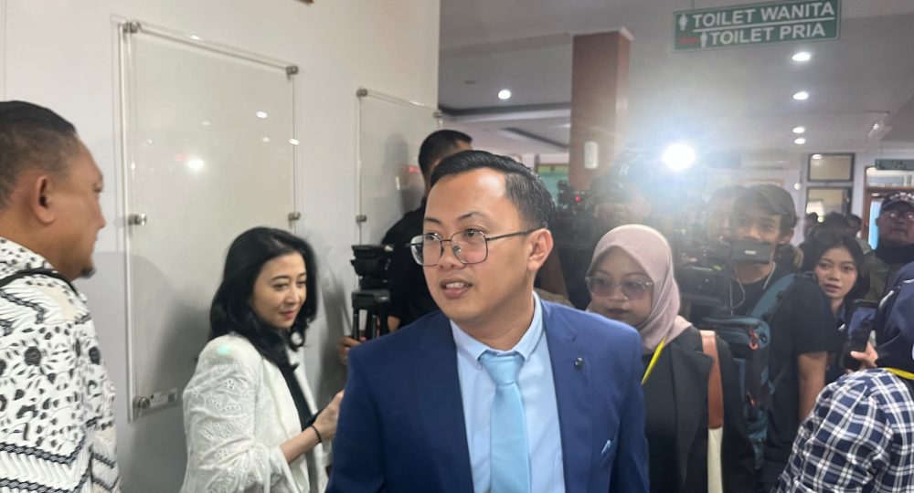 https://beritaadikara.com/ridwan-kamil-absen-di-sidang-gugatan-cerai-perdana-diwakili-kuasa-hukum-di-pa-bandung/