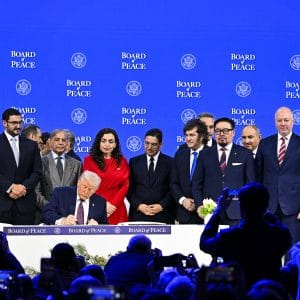 https://beritaadikara.com/ri-gabung-board-of-peace-gagasan-trump-publik-soroti-arah-diplomasi/