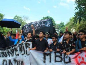 Mahasiswa BEM Nusantara Geruduk DPRD Jatim, Tolak Wacana Pilkada Tak Langsung