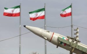 Iran Luncurkan Serangan Balasan: Sasar Pangkalan Militer AS dan Israel di Timur Tengah