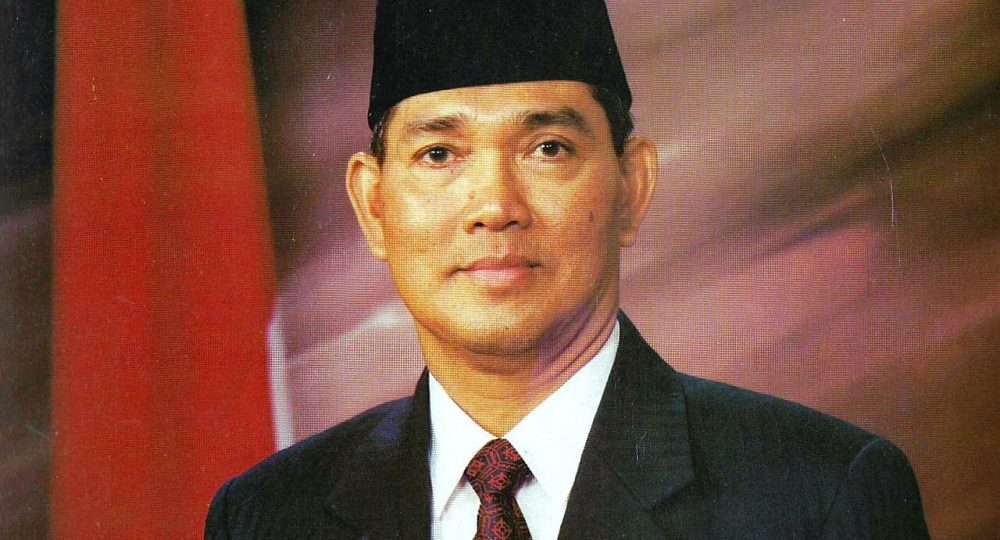 https://beritaadikara.com/mengenang-try-sutrisno-jejak-pengabdian-dari-medan-juang-hingga-kursi-wakil-presiden/