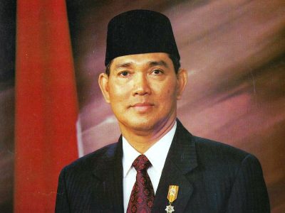 https://beritaadikara.com/mengenang-try-sutrisno-jejak-pengabdian-dari-medan-juang-hingga-kursi-wakil-presiden/