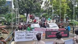 Mahasiswa dan Aktivis Tuntut Kasus Penyiraman Air Keras Andrie Yunus Diadili di Peradilan Umum