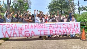 Warga Bangkonol Blokir TPSA Pandeglang, Protes Keras Buruknya Pengelolaan Sampah