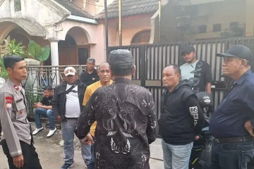 https://beritaadikara.com/rumah-penulis-ahmad-bahar-digeruduk-massa-ormas-polemik-konten-kritik-berujung-mediasi-damai/