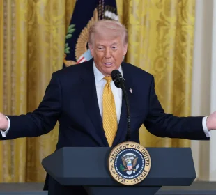 https://beritaadikara.com/trump-klaim-konflik-dengan-iran-segera-berakhir-dunia-soroti-peluang-perdamaian-timur-tengah/