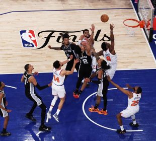 https://beritaadikara.com/knicks-cetak-sejarah-comeback-29-poin-di-game-4-nba-finals-spurs-tak-berdaya-di-detik-akhir/