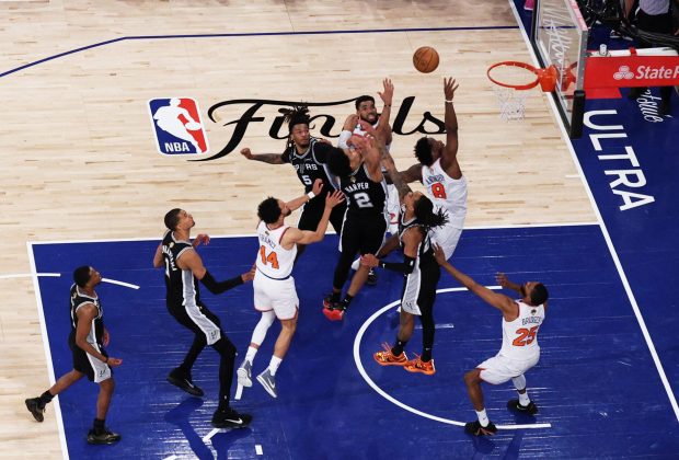 https://beritaadikara.com/knicks-cetak-sejarah-comeback-29-poin-di-game-4-nba-finals-spurs-tak-berdaya-di-detik-akhir/