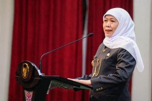Khofifah Dorong Lahirnya Generasi Pintar dan Berkarakter Lewat Pelantikan 65 Kepala Sekolah