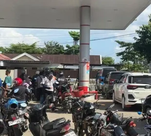 https://beritaadikara.com/dampak-kenaikan-pertamax-2026-tekanan-ekonomi-mulai-terasa-di-berbagai-sektor/