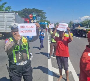 https://beritaadikara.com/krisis-solar-melanda-jatim-sopir-truk-keluhkan-antrean-panjang-dan-distribusi-terganggu/