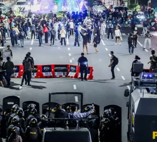 https://beritaadikara.com/aksi-demo-di-surabaya-berujung-penangkapan-sejumlah-massa-aparat-beri-klarifikasi/
