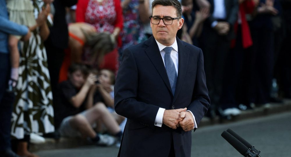 https://beritaadikara.com/andy-burnham-resmi-pimpin-inggris-raja-charles-iii-beri-mandat-bentuk-pemerintahan-baru/