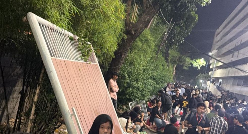 https://beritaadikara.com/kericuhan-konser-denny-caknan-di-surabaya-antusiasme-penonton-berujung-insiden/