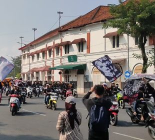Ribuan Pesilat Padati Surabaya, Tuntut Keadilan atas Kasus Dugaan Kekerasan Debt Collector