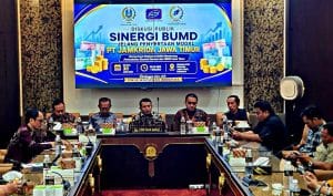 Pokja wartawan DPRD Jatim saat gelar seminar