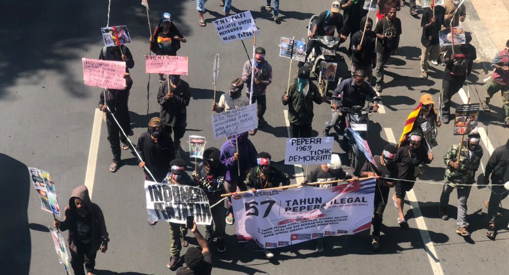 https://beritaadikara.com/aliansi-mahasiswa-papua-gelar-aksi-di-grahadi-suarakan-aspirasi-soal-ham-dan-kebijakan-pembangunan/