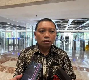 Komisi IX DPR Usulkan Pengurangan Penerima Program MBG, Siswa SMA Berpotensi Tak Lagi Jadi Sasaran
