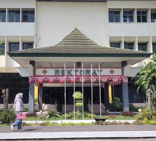 KPK Amankan 14 Orang dalam OTT Rektor Unsoed, Dugaan Korupsi Penerimaan Mahasiswa Baru Didalami