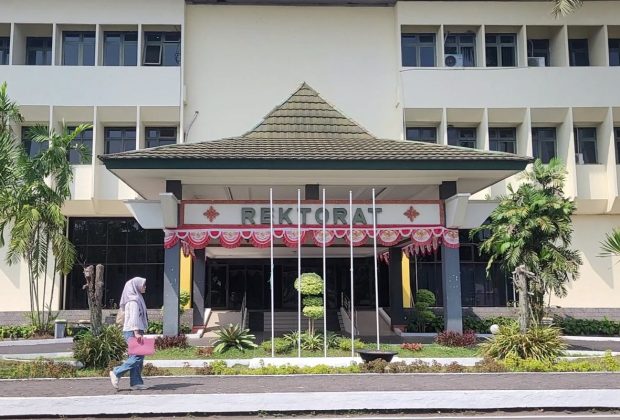 KPK Amankan 14 Orang dalam OTT Rektor Unsoed, Dugaan Korupsi Penerimaan Mahasiswa Baru Didalami